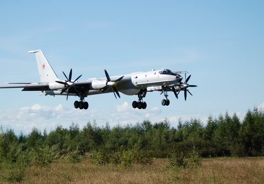 Tu-142