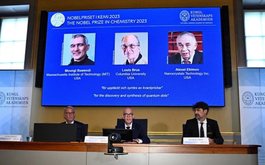 Over the course of twelve years, the three scientists not only discovered new semiconductor nanoparticles but were also able to find a wide range of applications for them.