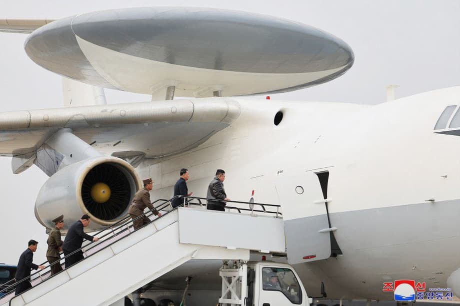 Kim Jong-un boards the AEW&C aircraft