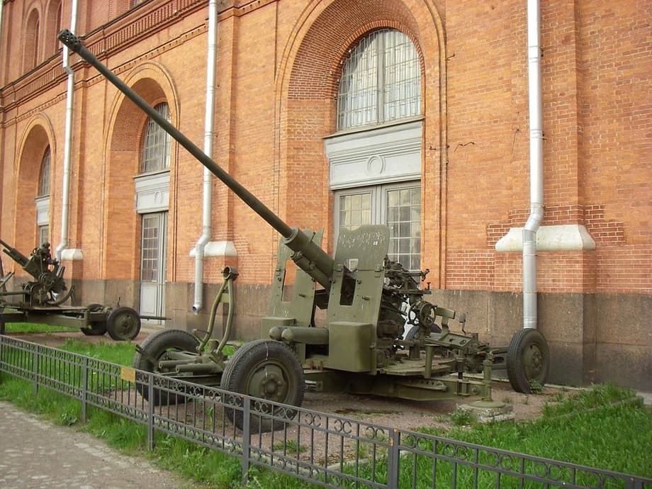 Советский зенитно-артиллерийский комплекс С-60 с пушкой АЗП-57