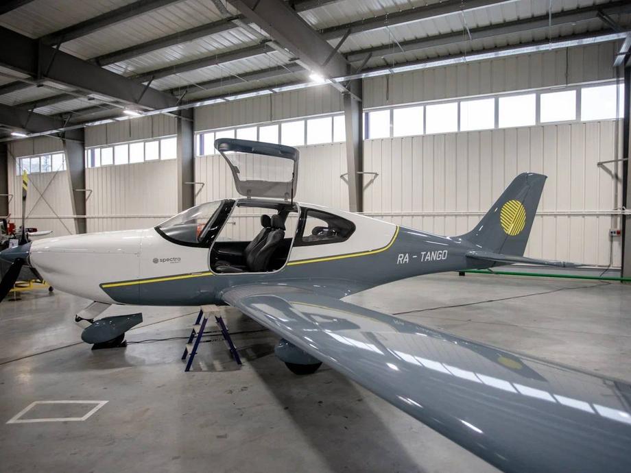 Avión "Tango"