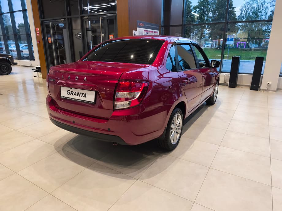 Lada Granta sigue siendo el automóvil más asequible en la Federación Rusa en el mercado de coches nuevos