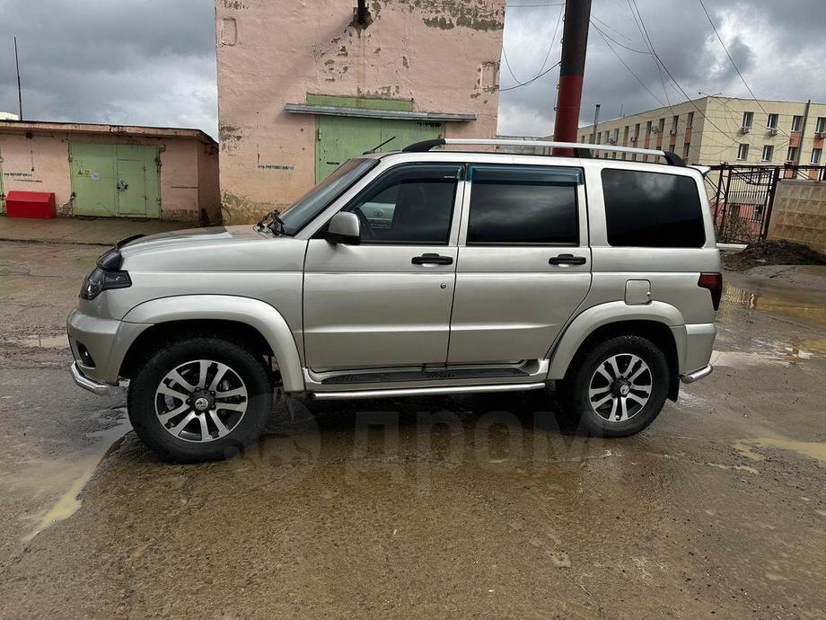 UAZ "Patriot" with Toyota V6 engine and automatic transmission