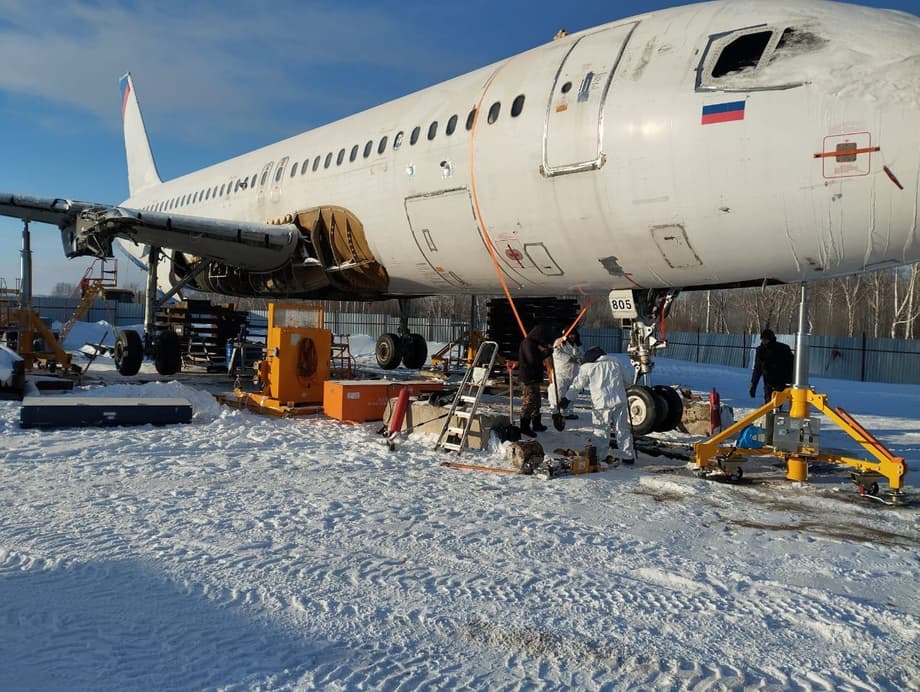 Демонтаж стоек шасси воздушного судна