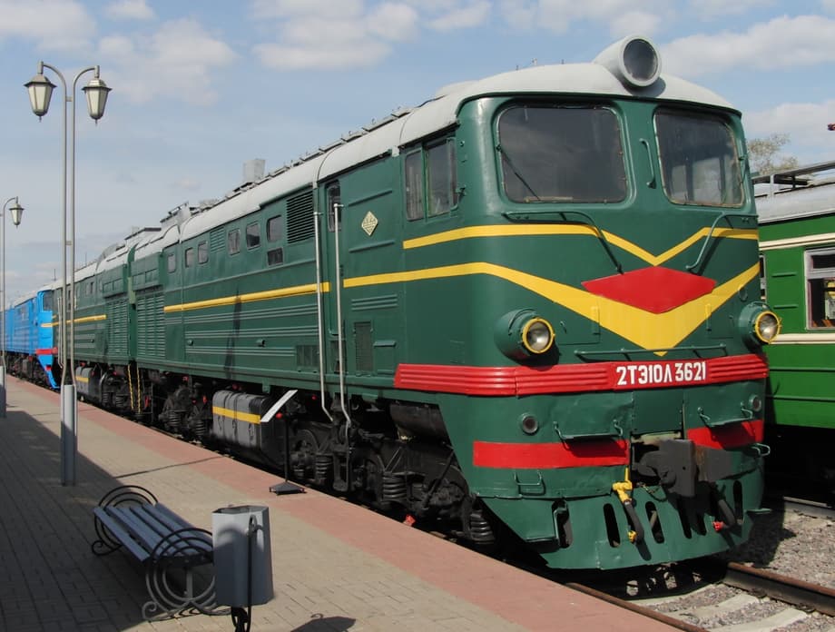Locomotora diésel 2TE10L