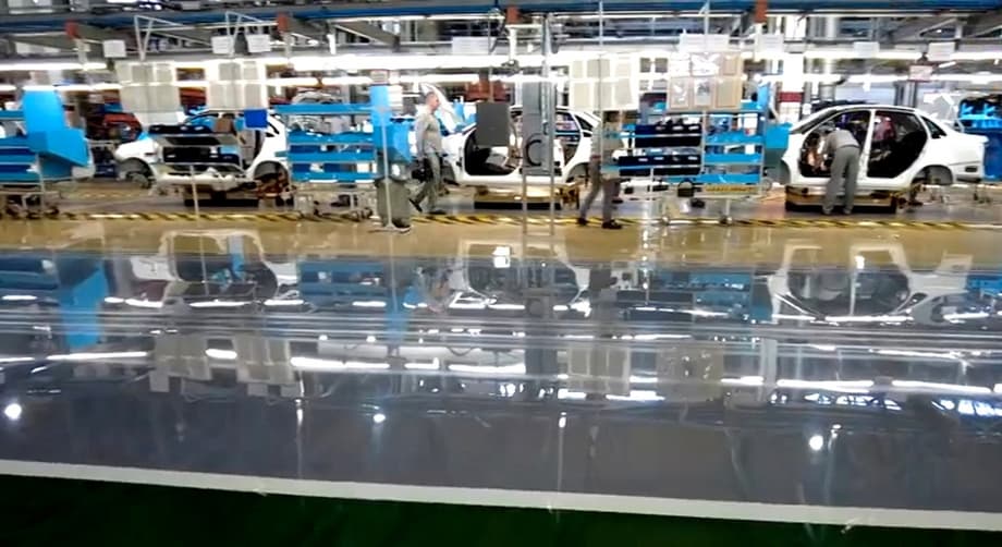 Конвейер с автомобилями Lada Iska<br>