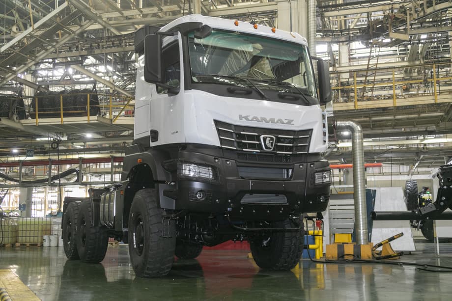 Полноприводный седельный тягач КАМАЗ-65954