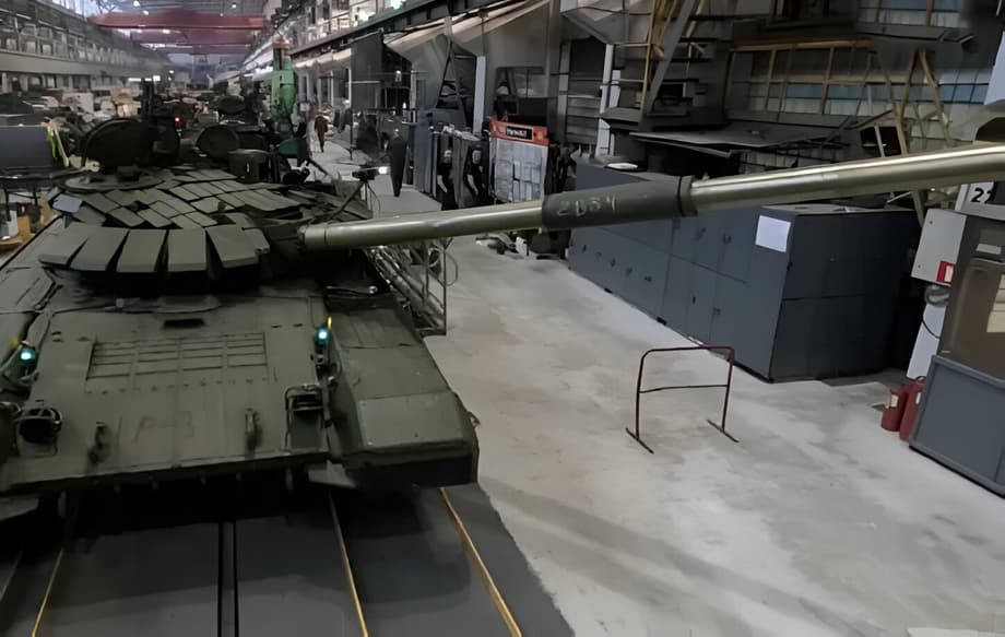 Т-72Б3М с ДЗ 4С23 «Реликт»