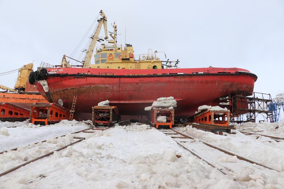 Sea tug "Zhizhgin"