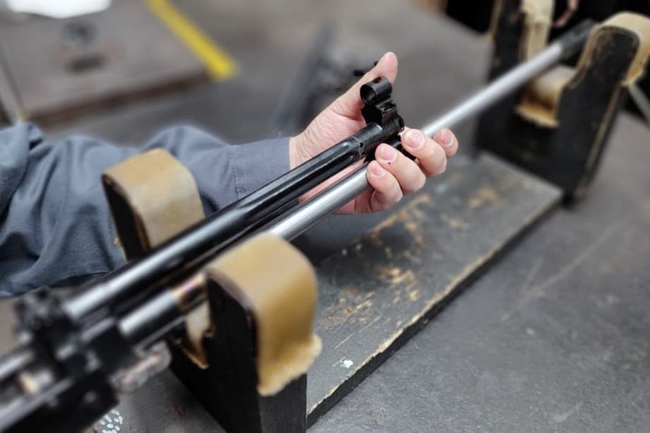 Специалист конструкторско-технологического центра концерна «Калашников» за работой