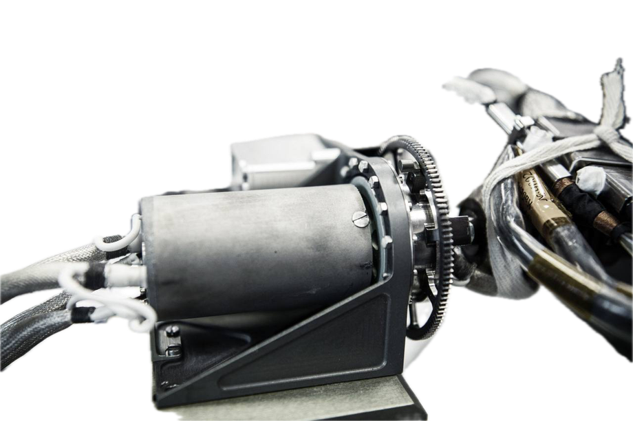 поворотное устройство для солнечных батарей малых спутников