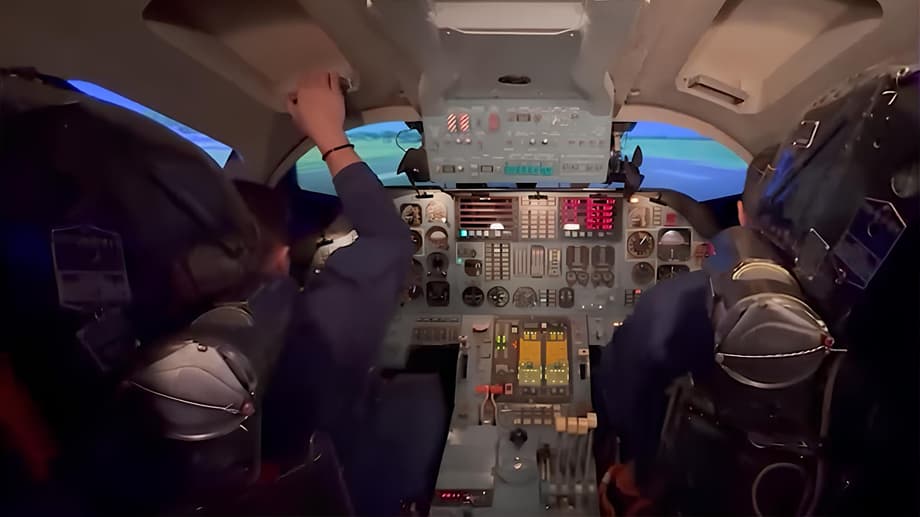 Footage of pilot training on the Tu-160 "White Swan" simulator
