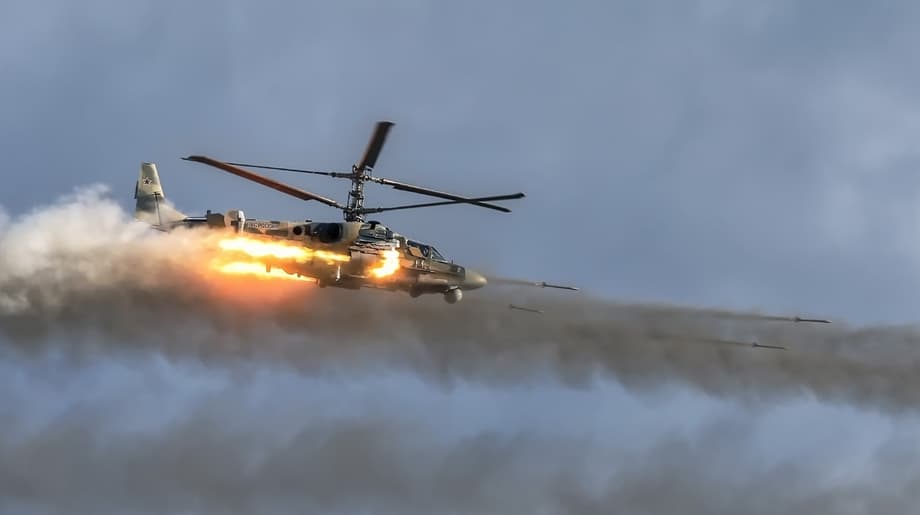 Ка-552 ведет огонь ракетами С-8