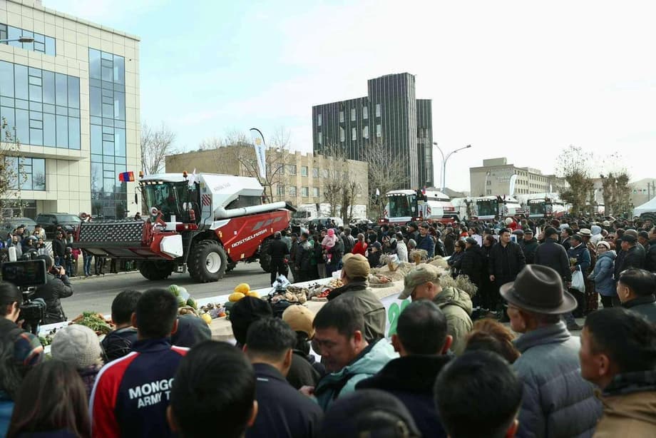 Парад аграрной техники в Дархане