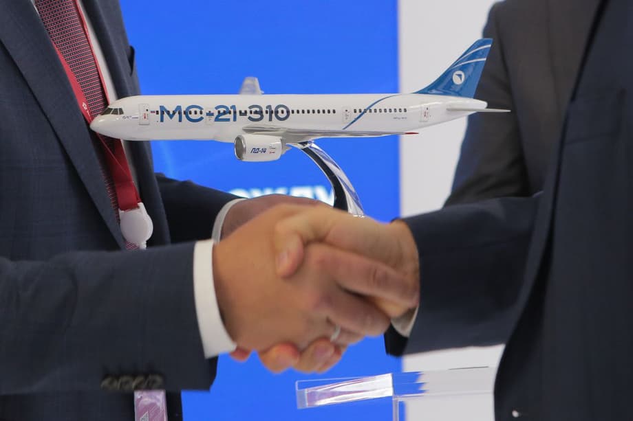 Подписание соглашения между представителями&nbsp;«Смартавиа» и ПАО&nbsp;«ОАК»