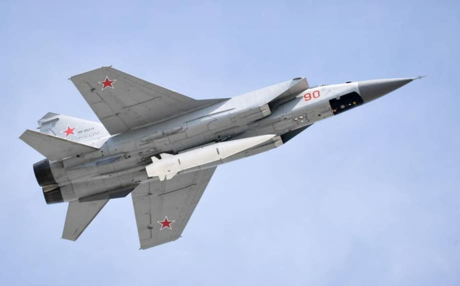 МиГ-31 с гиперзвуковой ракетой «Кинжал». Фото: Алексей Никольский/пресс-служба президента РФ/ТАСС
