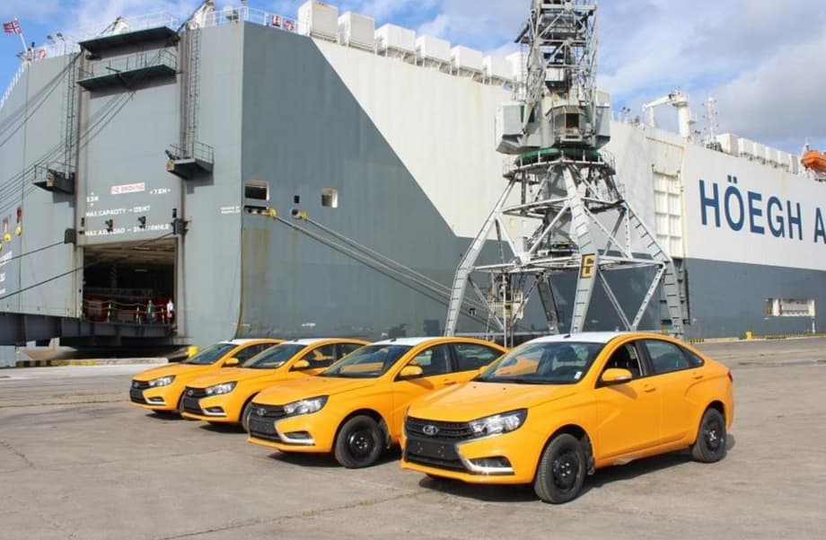 Автомобили Lada в порту Гаваны