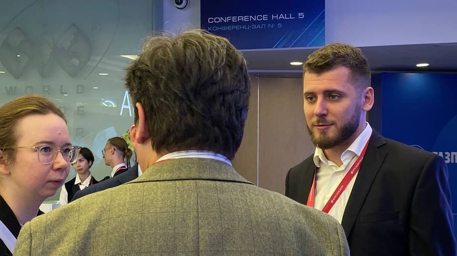 Maxim Ostras (right)