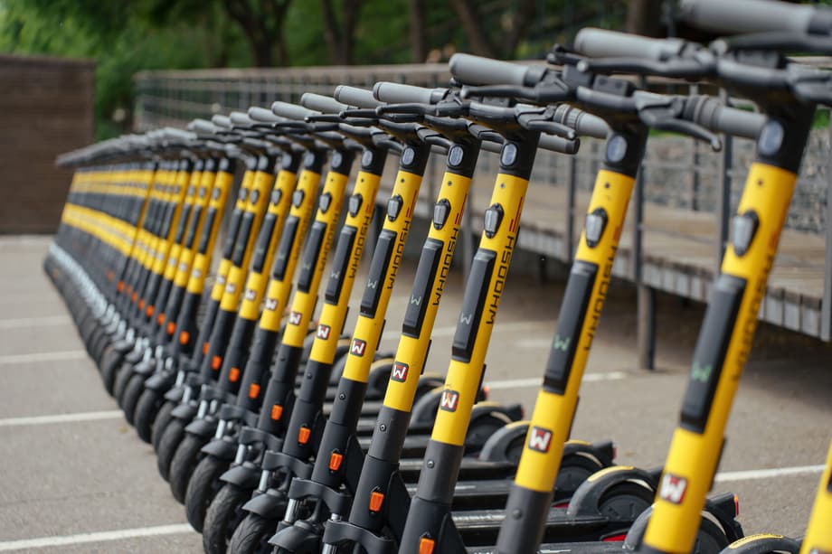 The first speed limits for electric scooters were successfully tested in pedestrian areas in Moscow in 2023. <br>