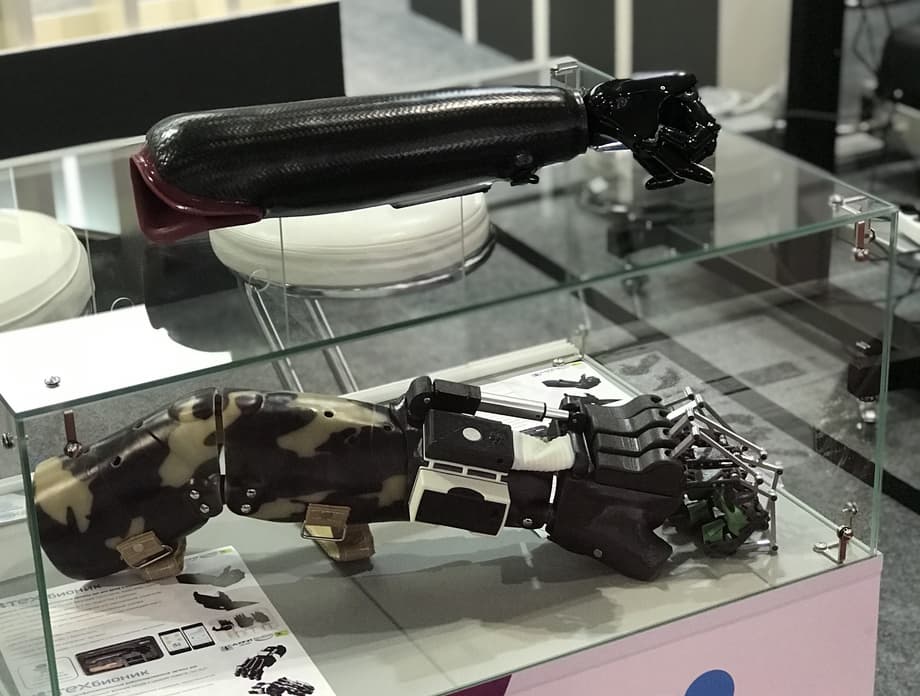 Robotic hand prosthesis and robotic hand orthosis from KRET.<br>