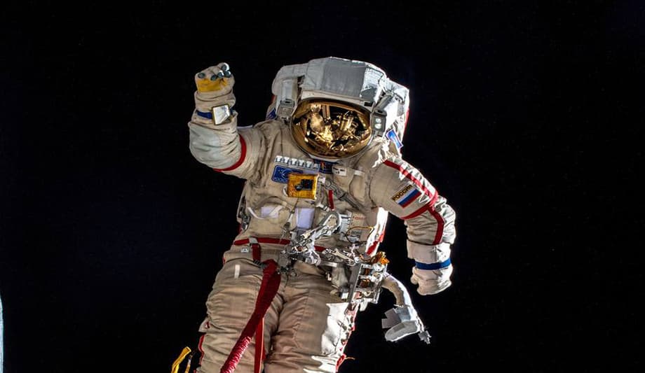 Russian cosmonauts continue to work according to the regular schedule and their next spacewalk on October 25 is not cancelled.<br>