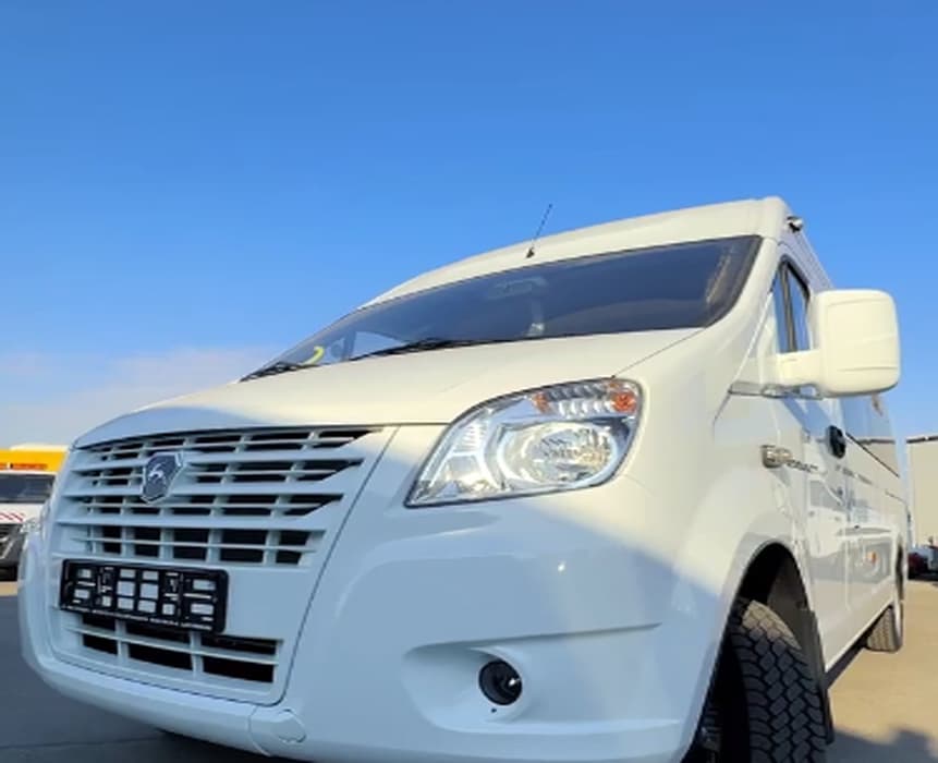 Двигатель остался исходный, бензиновый, но дополнительно установлено метанное газобаллонное оборудование. 