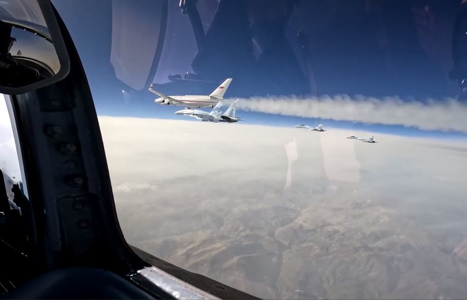 Su-35S escorting the President's plane