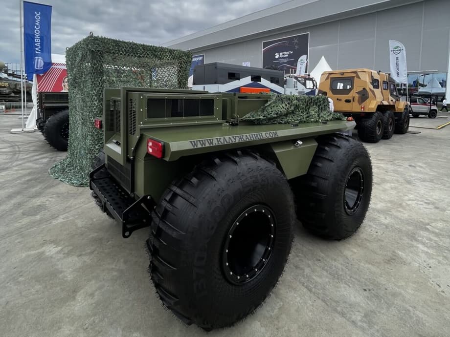 The unmanned all-terrain vehicle has two modifications: with and without a cabin.