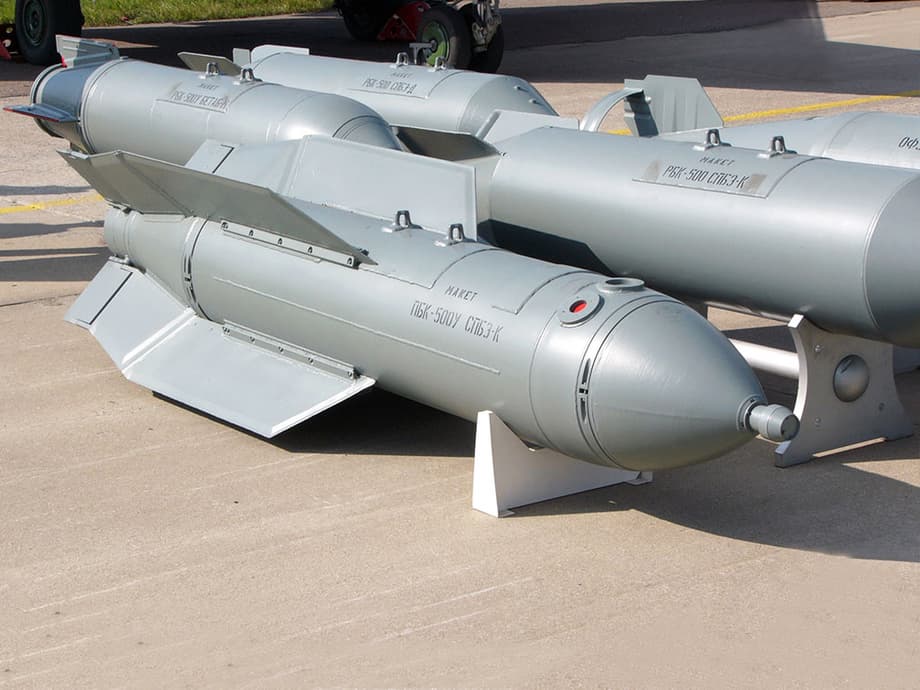 Макеты российских обычных и кассетных авиабомб на DEFEXPO India