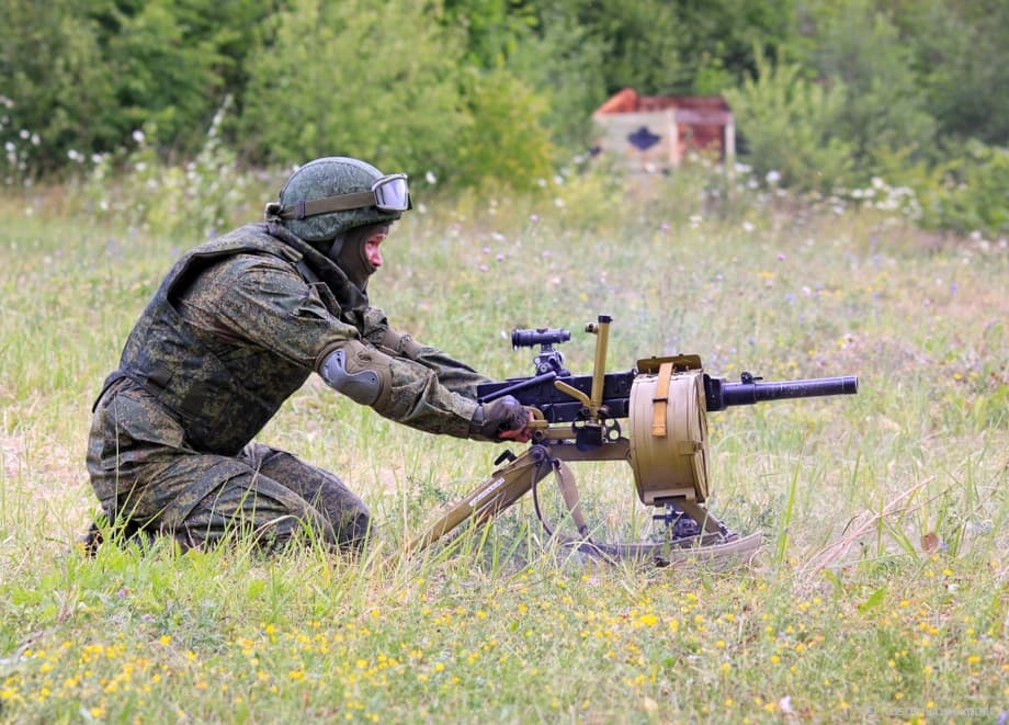 АГС-30 весит всего 16 кг, это делает его удобным оружием для наступления и обороны при поддержке пехотных, воздушно-десантных и специальных подразделений.