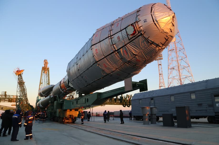 Транспортировку «Союза-2.1б», «Фрегата» и «Арктики-М» по внутренним рельсам сопровождали специалисты и гости космодрома