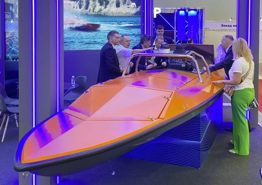 «Зефир» имеет уникальный материал корпуса: он не поддается коррозии, обладает высокой радиопрозрачностью и не имеет собственного электромагнитного следа 