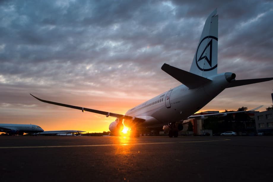  Авиалайнеры Superjet стараются догнать и перегнать по числу налетанных часов в месяц своих зарубежных конкурентов по перевозке пассажиров. И им это по силам: только у одной из компаний-перевозчиков Red Wings этот показатель для таких самолетов составил 300-370 часов в месяц 