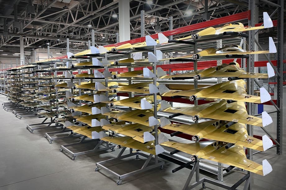 На заводах концерна сейчас производятся более пяти наименований беспилотников разного назначения - от разведчиков до камикадзе<br>