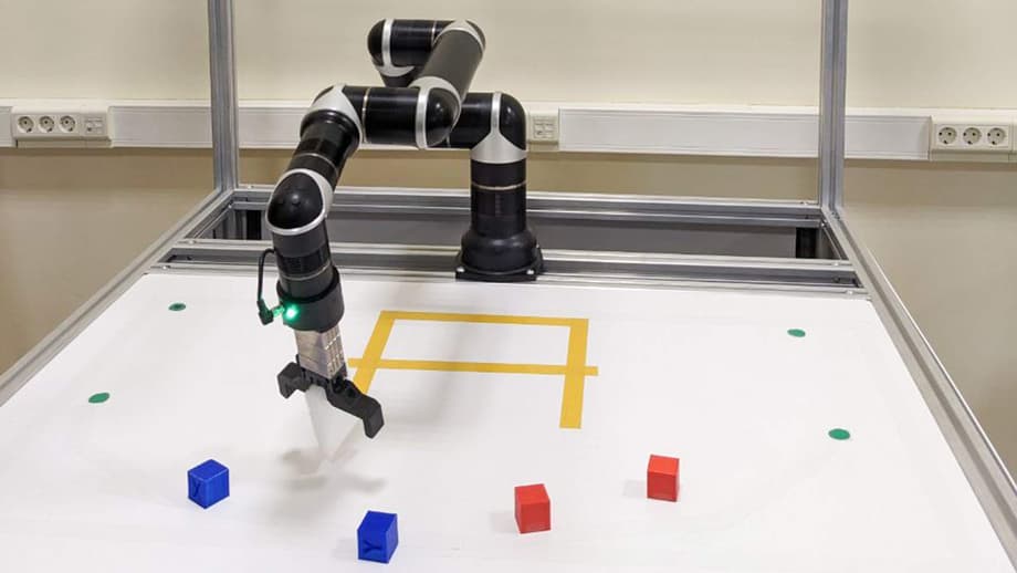 Роборука научилась распределять кубики на столе по цветам и распределять их в заданную область