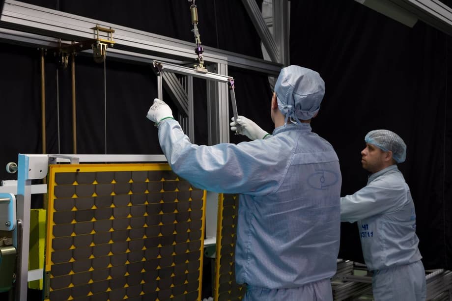 Поточная линия сборки и испытания спутников системы передачи данных «Марафон-IoT»