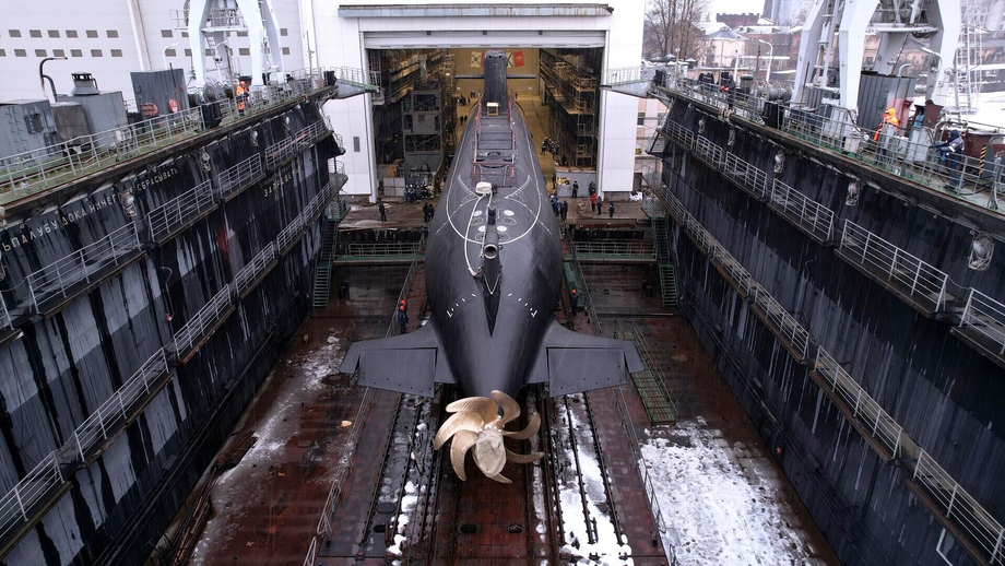 Submarine "Velikiye Luki" of Project 677 "Lada" before launching in 2022