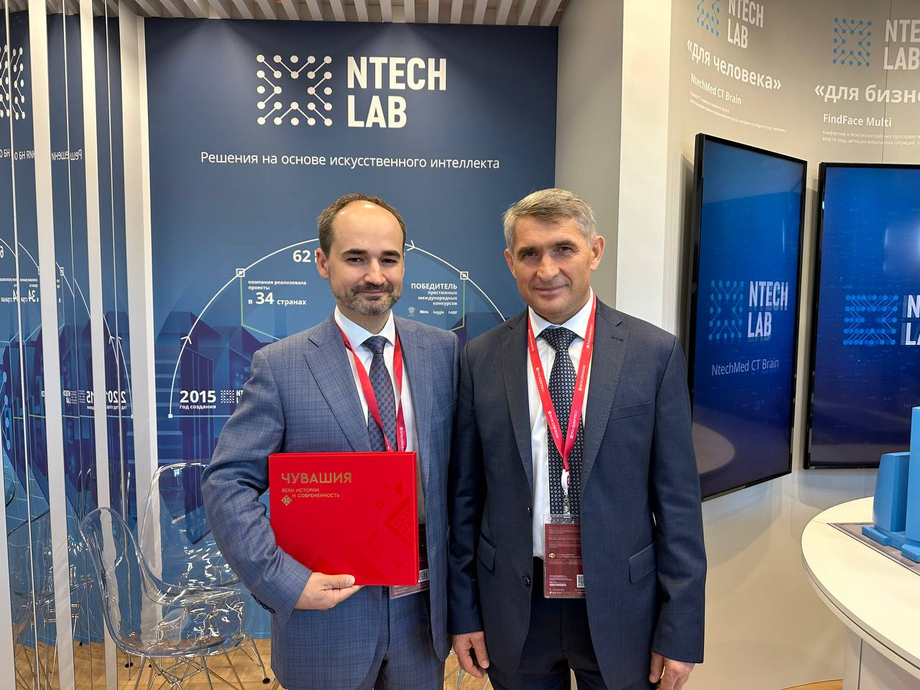 Глава Чувашии Олег Николаев и генеральный директор компании NtechLab Алексей Паламарчук
