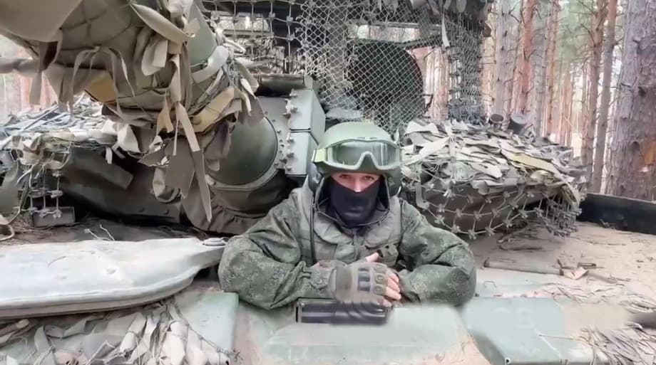 Зазубренные бойки сложной геометрической компоновки на танке Т-72Б3М образца 2022 года