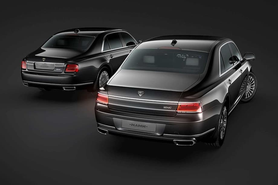 Дорестайлинговый (слева) и рестайлинговый (справа) автомобили Aurus<br>