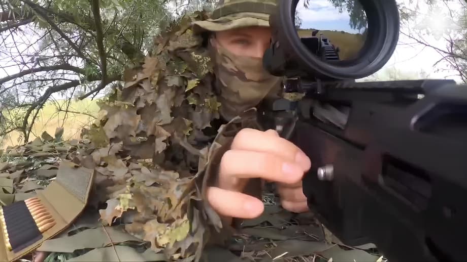 Снайпер уничтожает FPV-дрон прицельным выстрелом