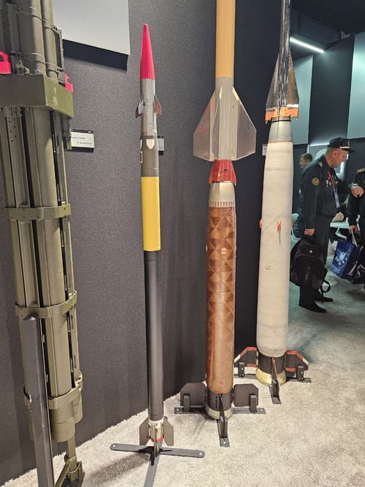 Слева направо: ЗУР&nbsp;19Я6, ЗУР&nbsp;57Э6, ЗУР&nbsp;57Э6М