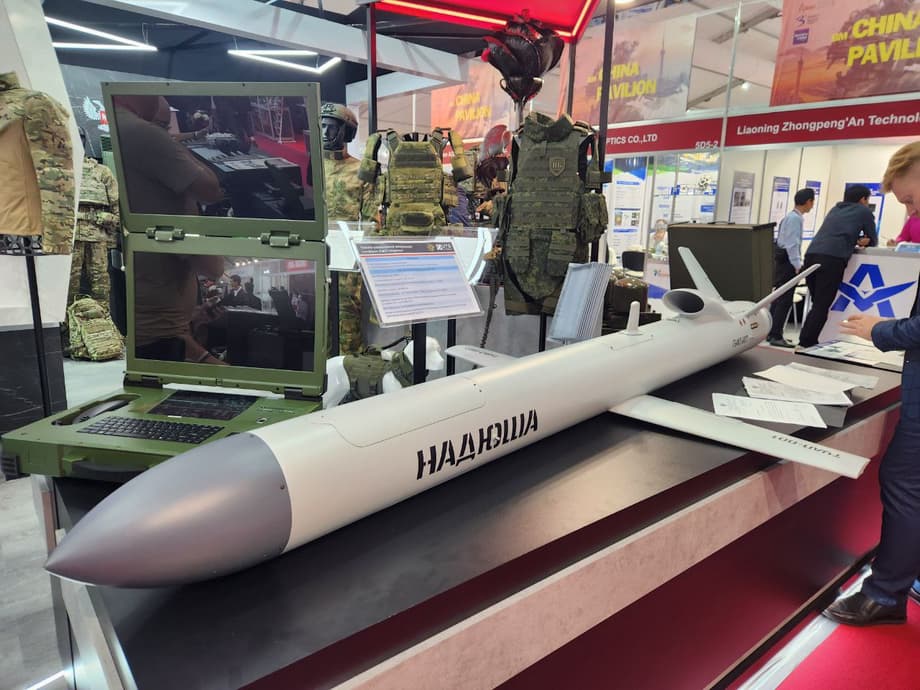 макет-демонстратор малозаметной многоцелевой тактической ракеты «Надюша»&nbsp;