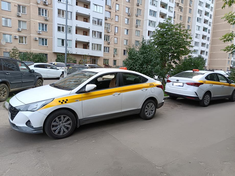 Два Solaris HS во дворе Реутова<br>