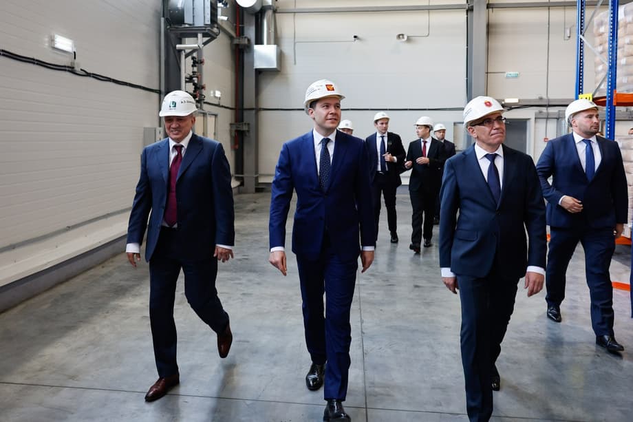 Anton Alikhanov at the opening of the enterprise