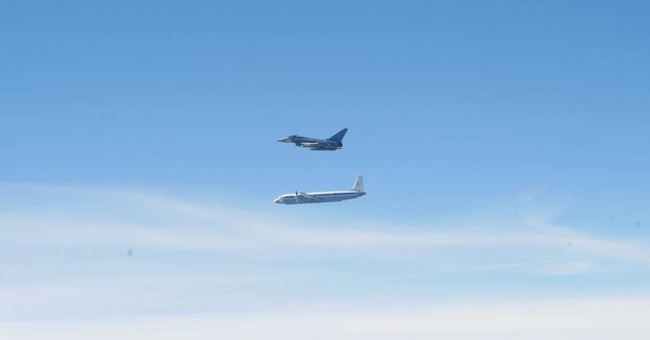 Кадры перехвата Ил-20М над Балтикой