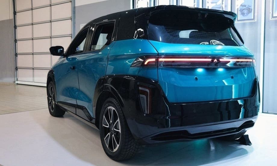 Появились первые кадры предсерийного электромобиля «Атом»