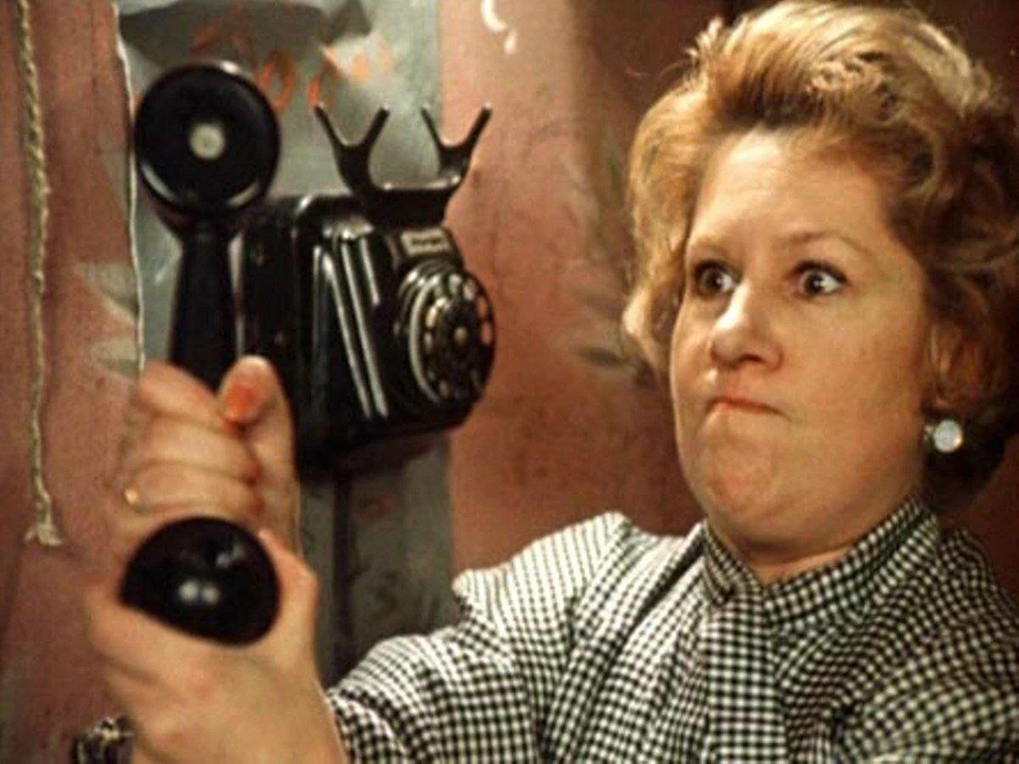 A scene from the film "Pokrovskie Vorota"