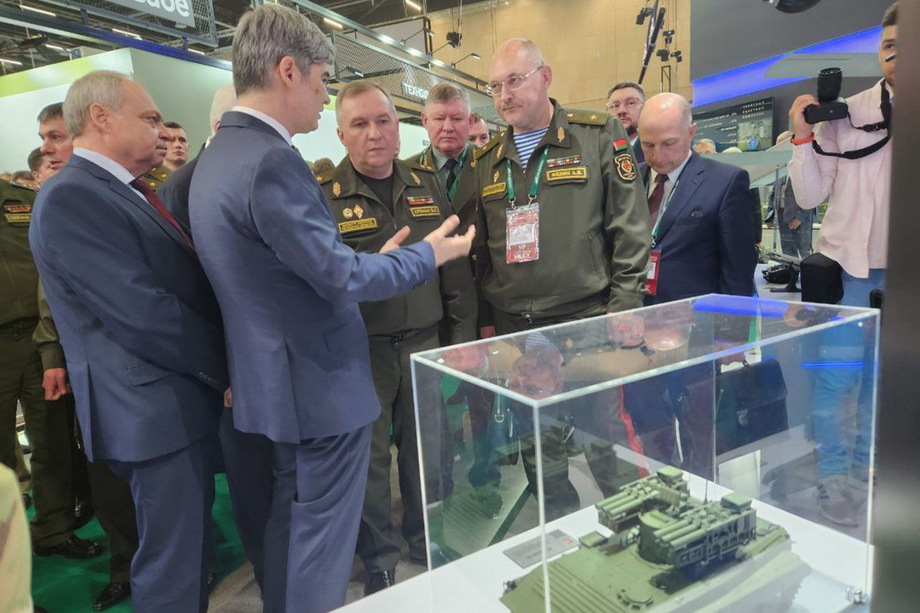 Модуль ЗРК «Крона-Э» на гусеничном шасси БМП-2