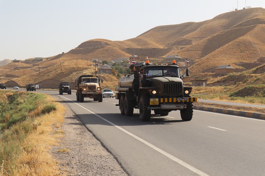 Прибытие на автомобилях «Урал»